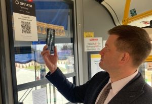 Теперь и в Гродно можно оплатить проезд в автобусе смартфоном Теперь и в Гродно можно оплатить проезд в автобусе смартфоном