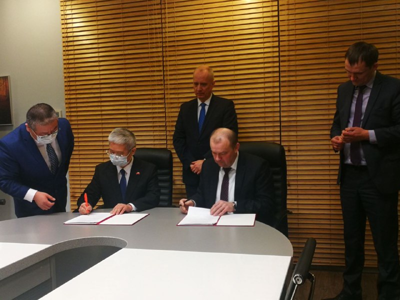 Беларусь атрымала ад Кітая гуманітарную дапамогу з тэстамі на каранавірус і касцюмамі для медыкаў