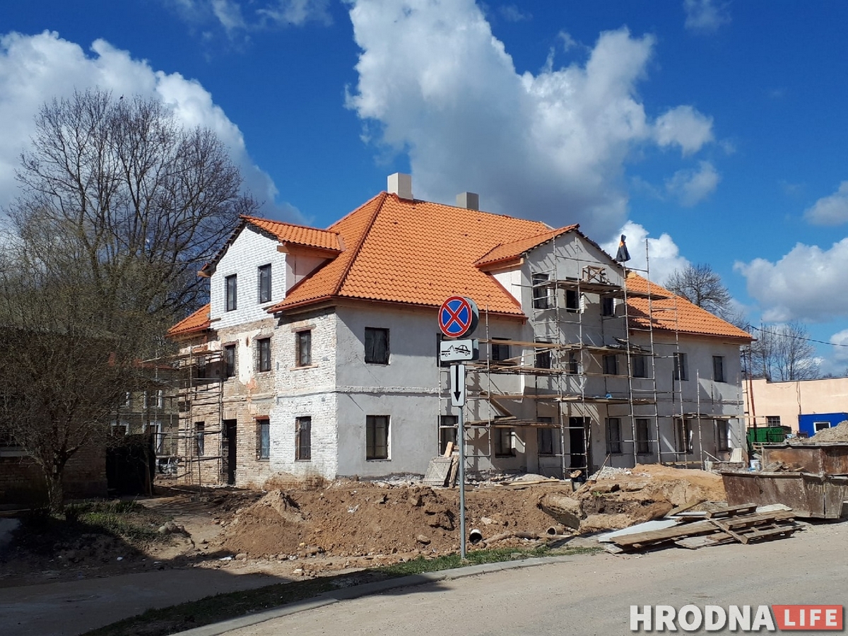 Таким железом покрывали Нотр-Дам: на крыше дома в Гродно нашли старинное клеймо