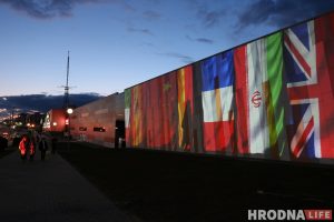 Слова благодарности медикам всего мира появились на фасаде "OldCity" Слова благодарности медикам всего мира появились на фасаде "OldCity"