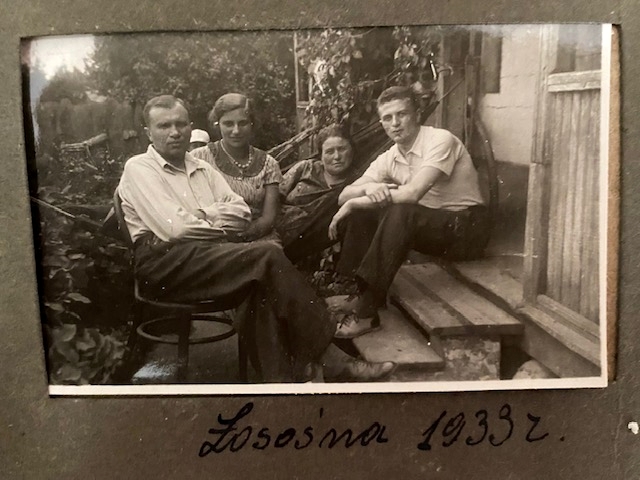 "Бабушка перед смертью сказала, что она еврейка". В Париже нашли письма  из Гродно 1930-40-х