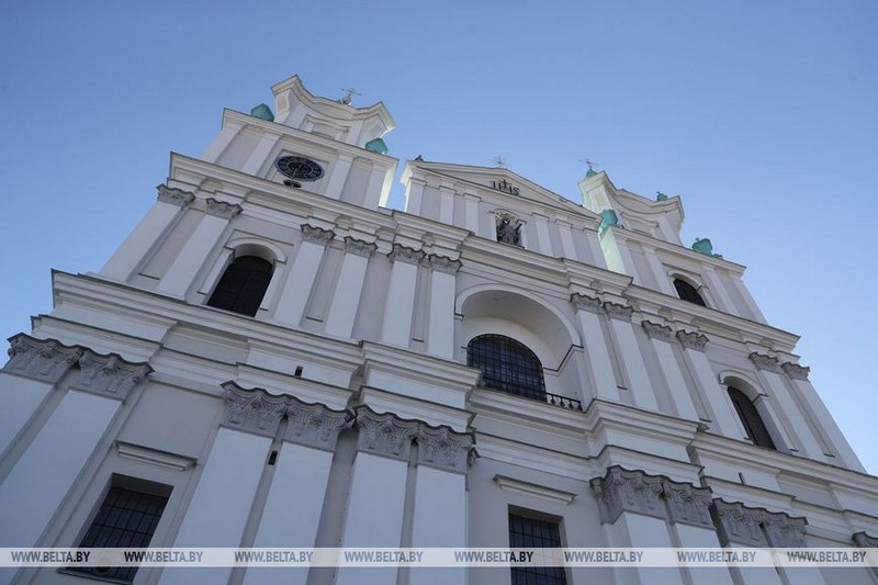 Вербница во время пандемии. Гродненские католики пришли на праздничное богослужение в Фарный костёл Вербница во время пандемии. Гродненские католики пришли на праздничное богослужение в Фарный костёл