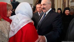 Лукашенко рассказал, как сотрудника его администрации проверяли на коронавирус Лукашенко рассказал, как сотрудника его администрации проверяли на коронавирус