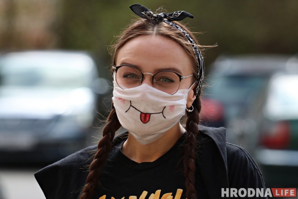 Антивирусная мода: какие маски носят гродненцы