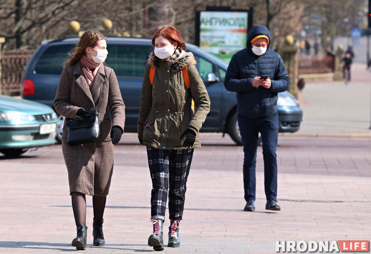 ФОТО: На улицах Гродно появилось много людей в масках ФОТО: На улицах Гродно появилось много людей в масках
