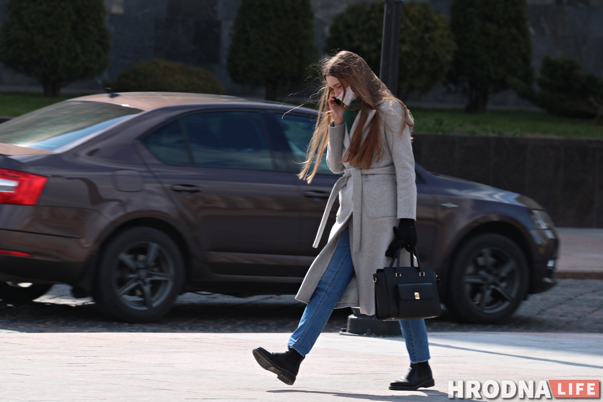 ФОТО: На улицах Гродно появилось много людей в масках ФОТО: На улицах Гродно появилось много людей в масках
