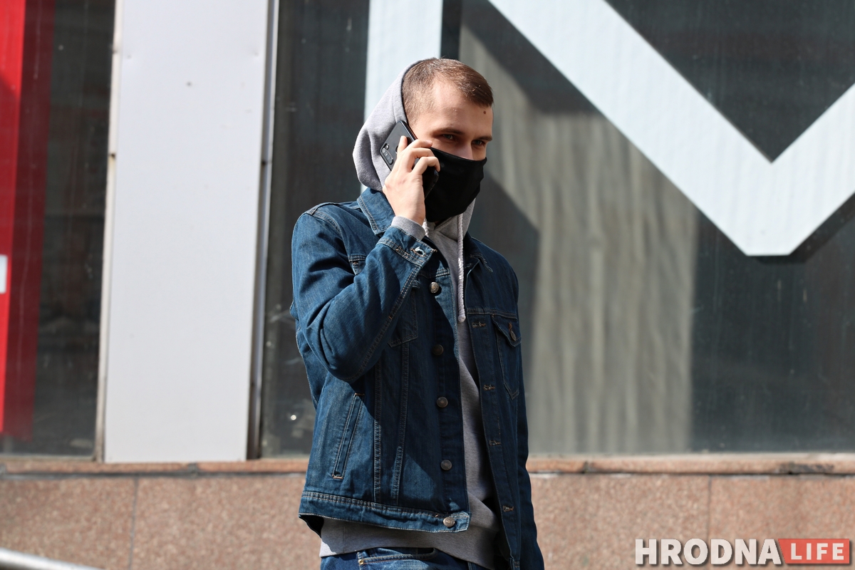 ФОТО: На улицах Гродно появилось много людей в масках ФОТО: На улицах Гродно появилось много людей в масках