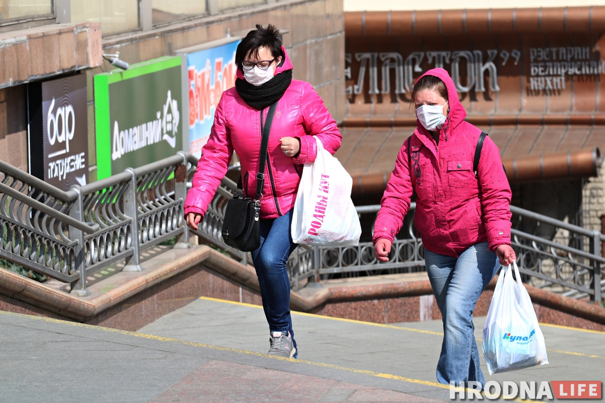 ФОТО: На улицах Гродно появилось много людей в масках ФОТО: На улицах Гродно появилось много людей в масках