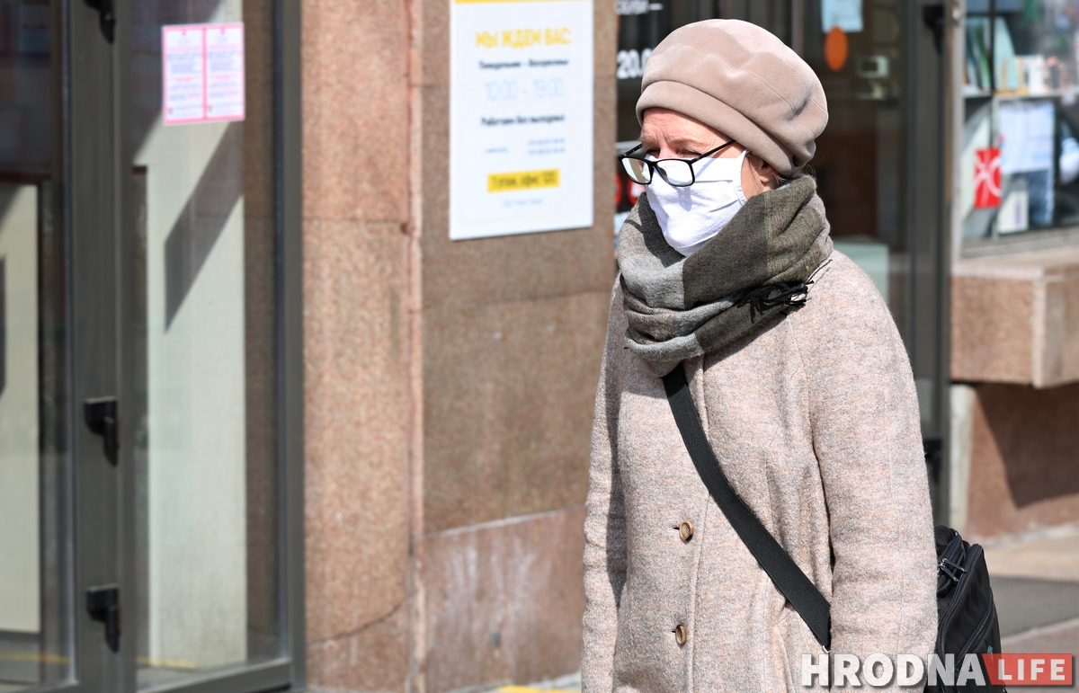 ФОТО: На улицах Гродно появилось много людей в масках ФОТО: На улицах Гродно появилось много людей в масках