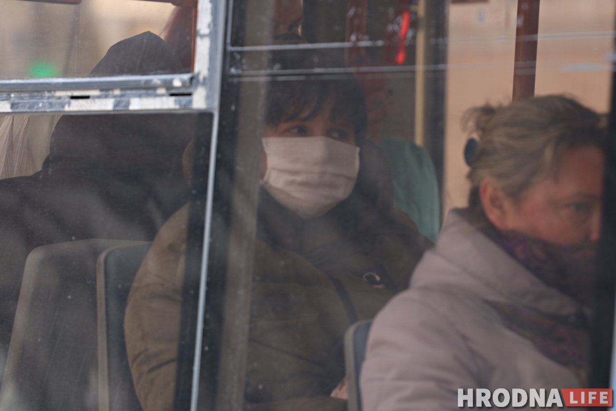 ФОТО: На улицах Гродно появилось много людей в масках ФОТО: На улицах Гродно появилось много людей в масках