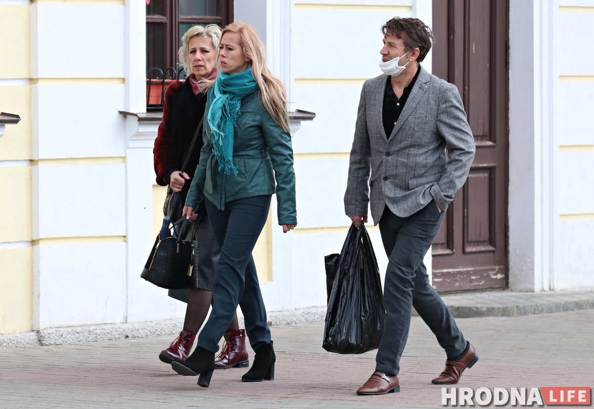 ФОТО: На улицах Гродно появилось много людей в масках ФОТО: На улицах Гродно появилось много людей в масках