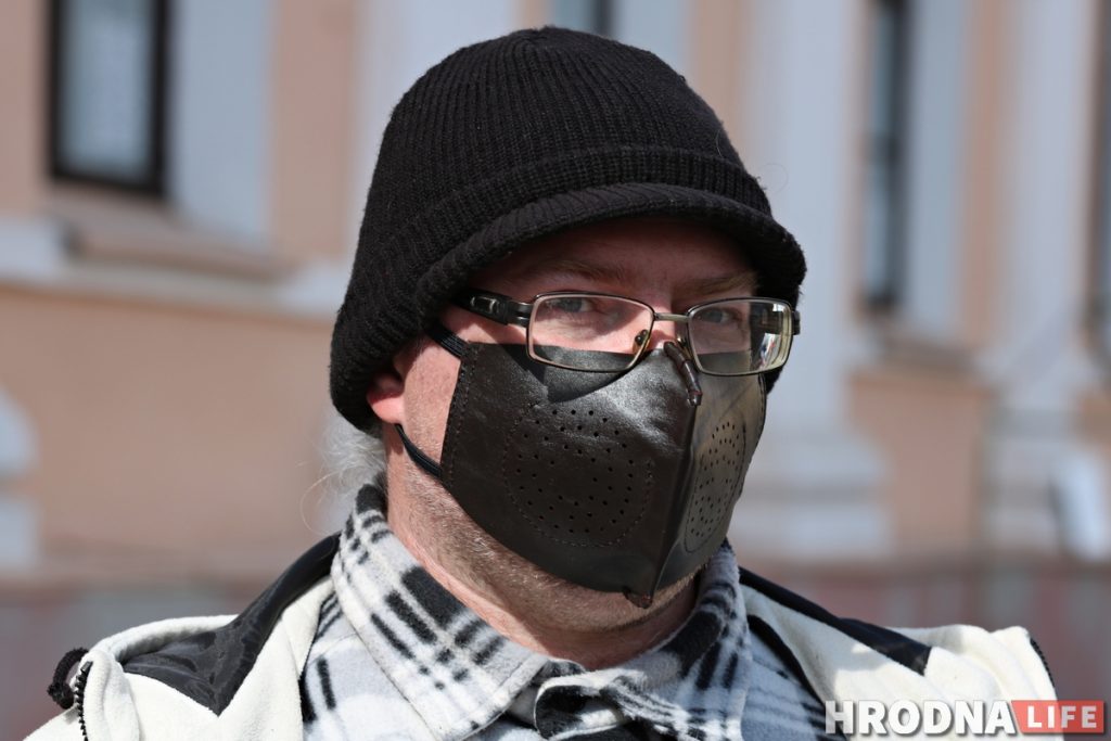 Антивирусная мода: какие маски носят гродненцы