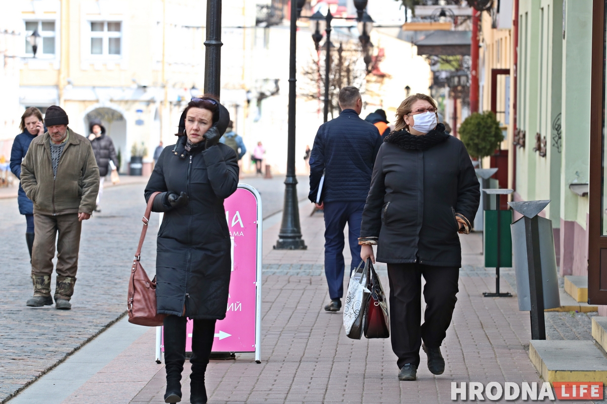 ФОТО: На улицах Гродно появилось много людей в масках ФОТО: На улицах Гродно появилось много людей в масках