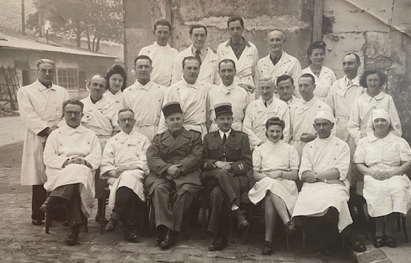 "Бабушка перед смертью сказала, что она еврейка". В Париже нашли письма  из Гродно 1930-40-х