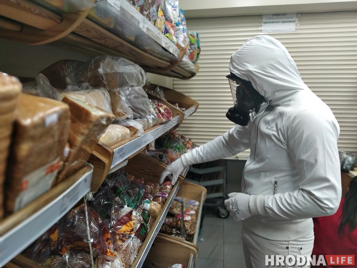 «Я даўно быў гатовы». Чаму гродзенец ходзіць па горадзе ў процівагазе