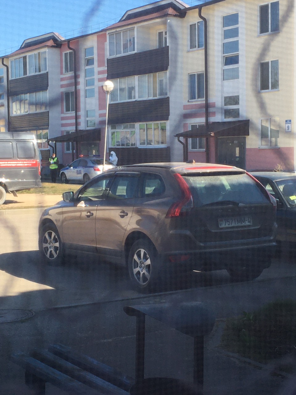 "Две недели ходили в кафе и магазины". Что в Островце говорят о 15 россиянах с коронавирусом "Две недели ходили в кафе и магазины". Что в Островце говорят о 15 россиянах с коронавирусом