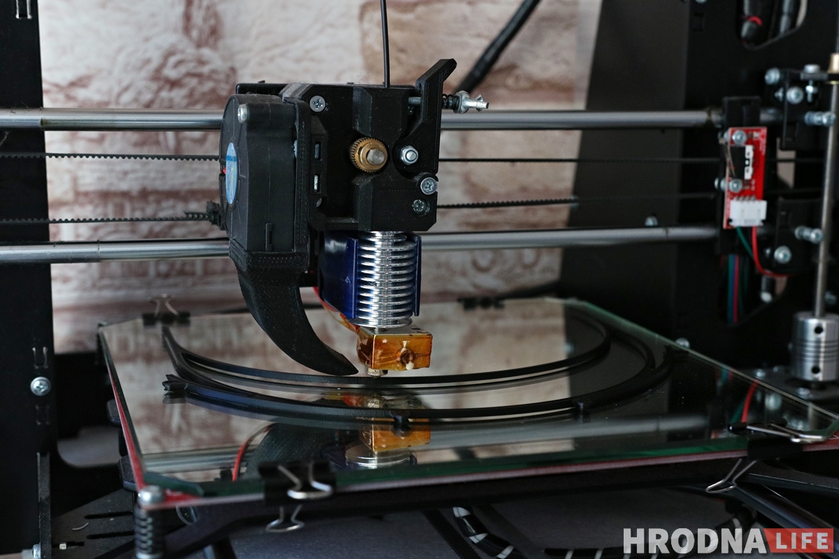 "Врачи на передовой, нам нужно их защитить". Как гродненцы делают для медиков защитные экраны "Врачи на передовой, нам нужно их защитить". Как гродненцы делают для медиков защитные экраны