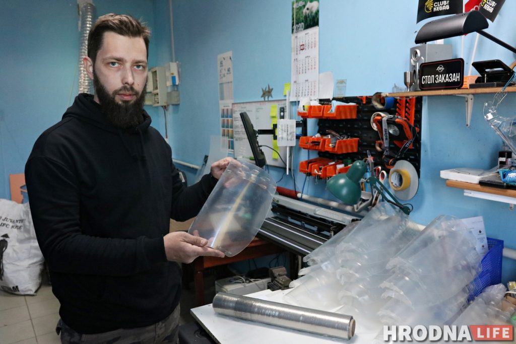 "Врачи на передовой, нам нужно их защитить". Как гродненцы делают для медиков защитные экраны