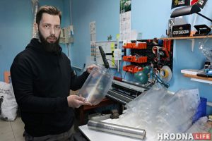 "Врачи на передовой, нам нужно их защитить". Как гродненцы делают для медиков защитные экраны "Врачи на передовой, нам нужно их защитить". Как гродненцы делают для медиков защитные экраны