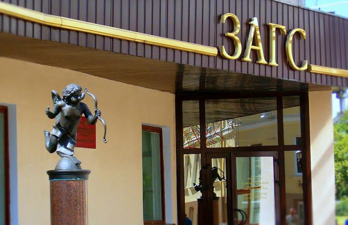 «Отметим свадьбу на лоджии». Как женятся гродненцы во время коронавируса