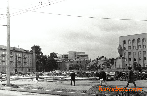 Смотрите, как выглядела площадь Ленина 50 лет назад