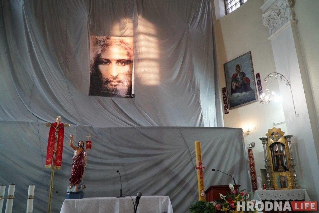 З нуля па старых фатаграфіях: у Гродне аднаўляюць алтар XVII стагоддзя