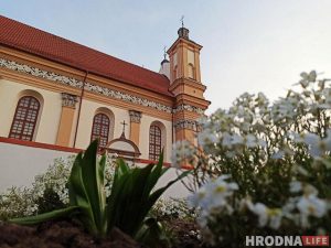 С нуля по старым фотографиям: в Гродно восстанавливают алтарь XVII века