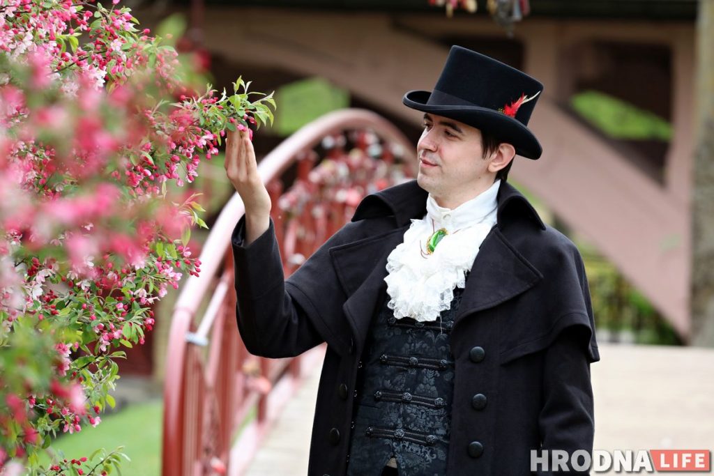 Cтали называть "наш дворянин": как дела у гродненца, который одевается в стиле 19 века