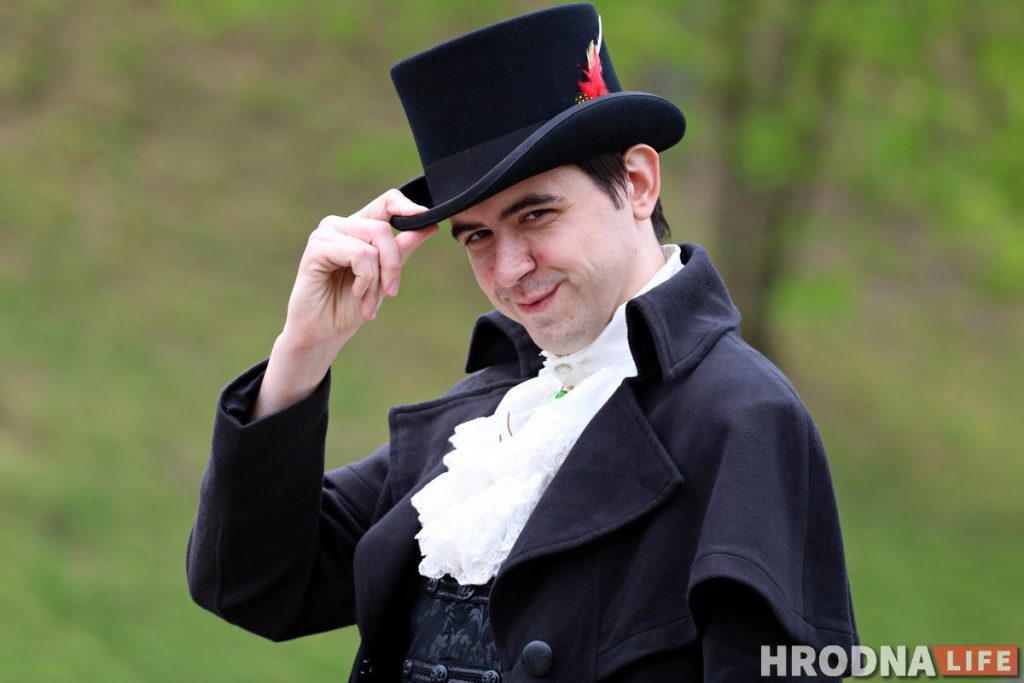 Cтали называть "наш дворянин": как дела у гродненца, который одевается в стиле 19 века