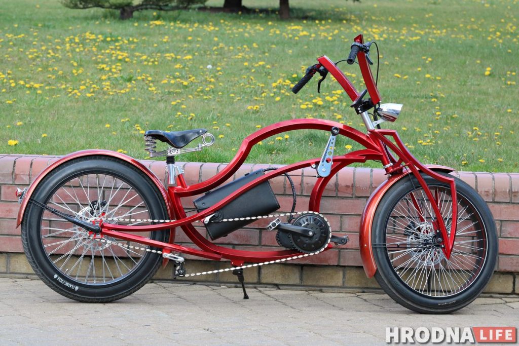 "Красная молния". Гродненец сам собрал электробайк за 6000 долларов