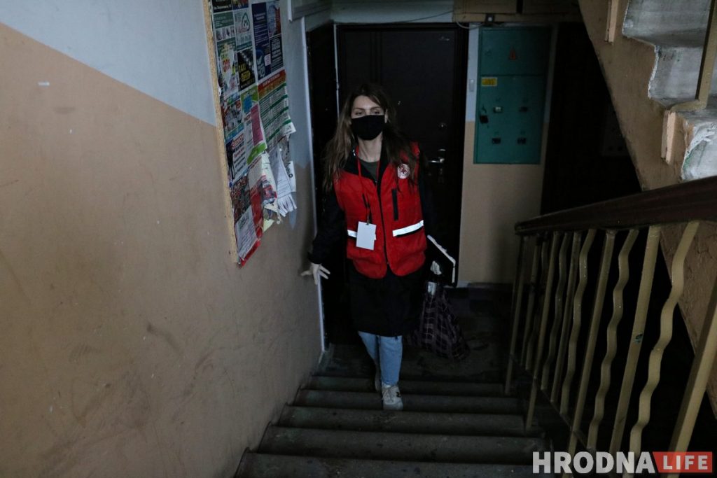 Как волонтеры Красного Креста помогают пожилым людям во время COVID-19