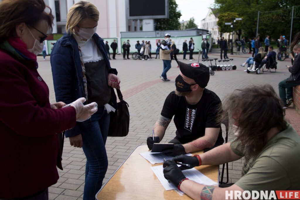 «Дапамажы Рыгоравічу». Алесь Таболич собрал в Гродно почти 200 подписей