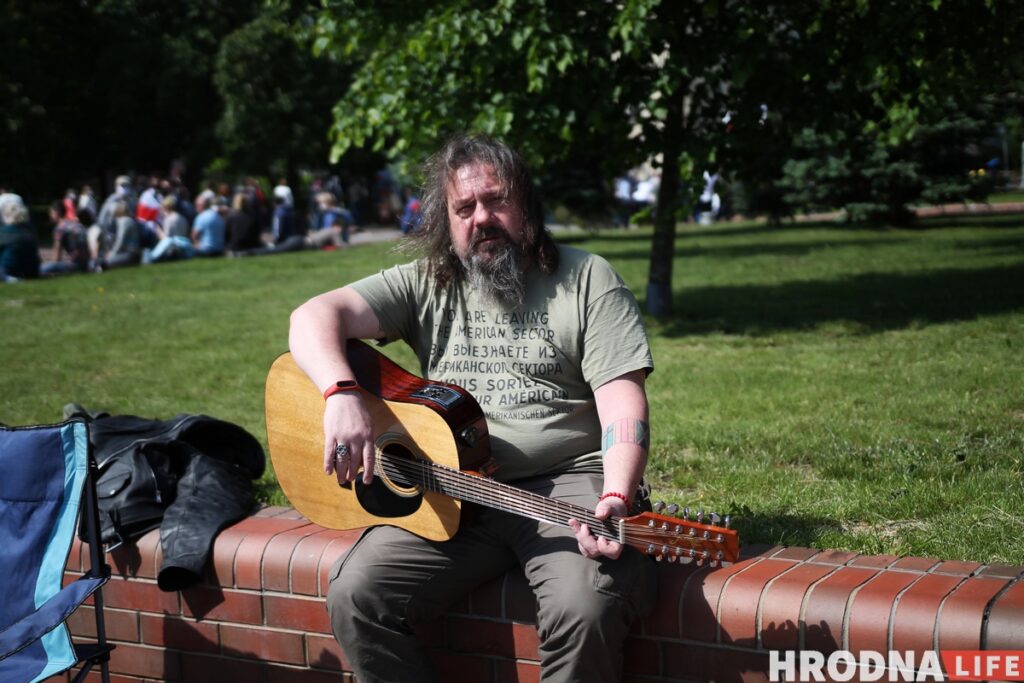«Дапамажы Рыгоравічу». Алесь Таболич собрал в Гродно почти 200 подписей