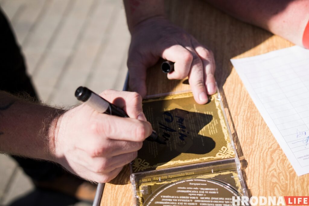 «Дапамажы Рыгоравічу». Алесь Таболич собрал в Гродно почти 200 подписей