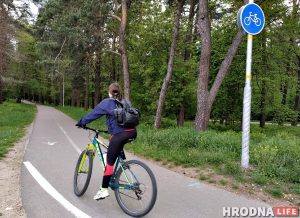 "Сломал руку и выплюнул два зуба". Как закончить конфликт велосипедистов и пешеходов в Пышках?