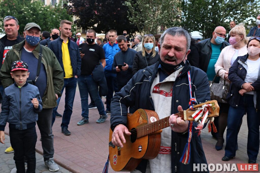 «Менш за 1000 подпісаў мы не збіралі». Гродна стаў першым горадам, куды прывезлі Святлану Ціханоўскую