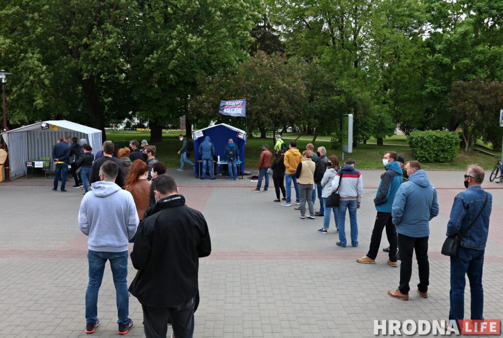 «Менш за 1000 подпісаў мы не збіралі». Гродна стаў першым горадам, куды прывезлі Святлану Ціханоўскую