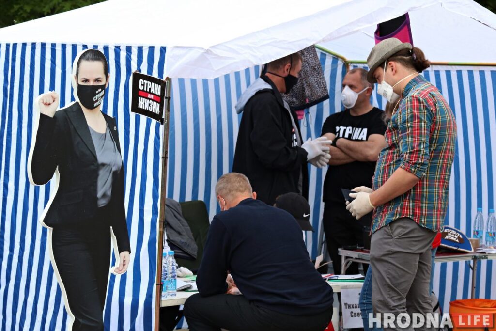 «Менш за 1000 подпісаў мы не збіралі». Гродна стаў першым горадам, куды прывезлі Святлану Ціханоўскую