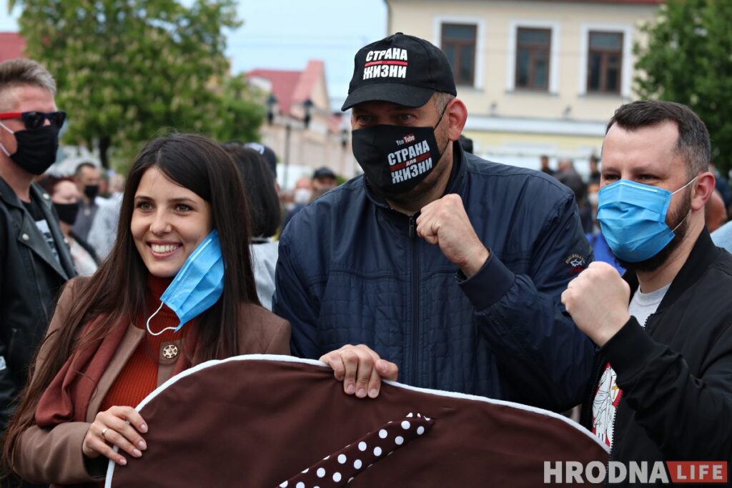 «Менш за 1000 подпісаў мы не збіралі». Гродна стаў першым горадам, куды прывезлі Святлану Ціханоўскую