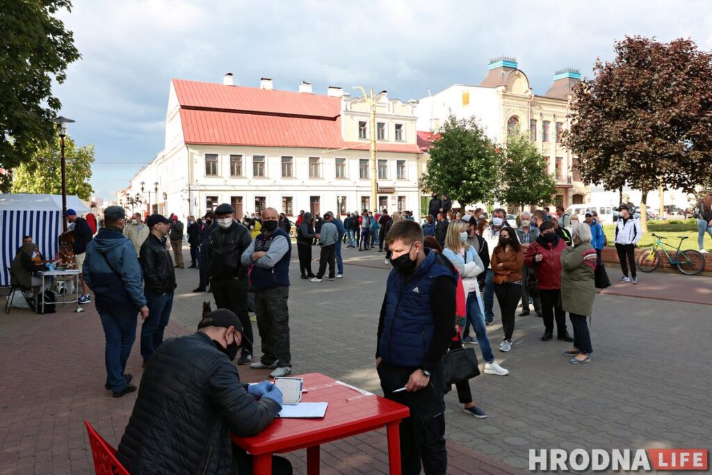 «Менш за 1000 подпісаў мы не збіралі». Гродна стаў першым горадам, куды прывезлі Святлану Ціханоўскую