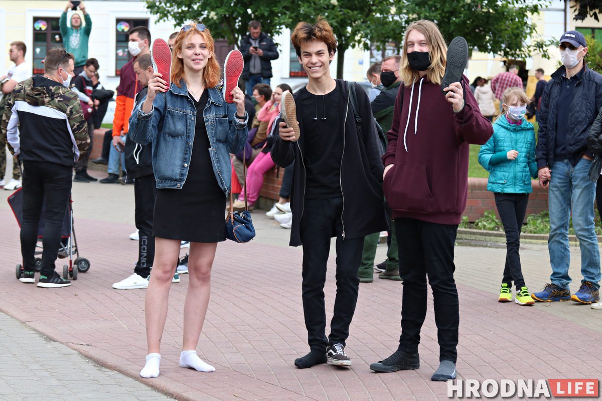 В Гродно сотни людей пришли на пикеты противников Лукашенко