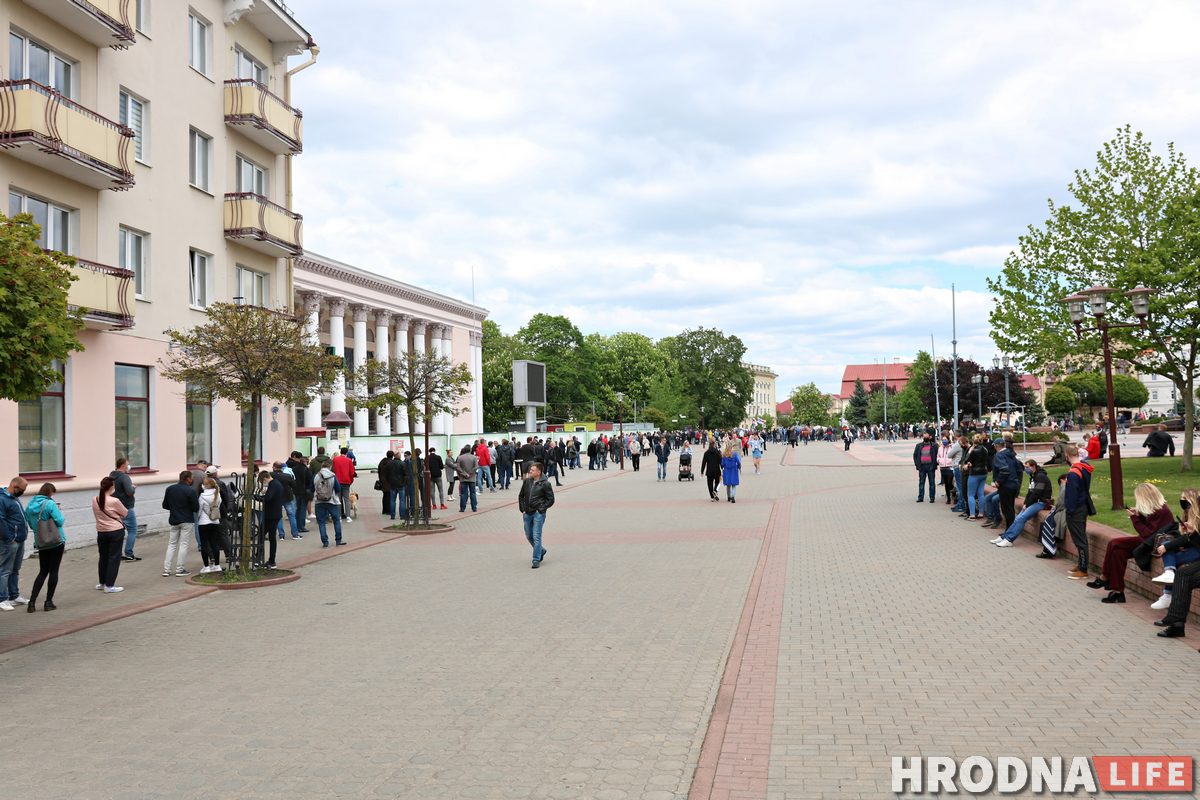 В Гродно сотни людей пришли на пикеты противников Лукашенко
