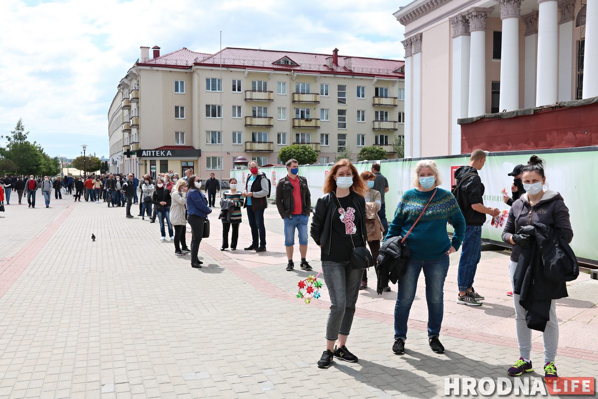 В Гродно сотни людей пришли на пикеты противников Лукашенко