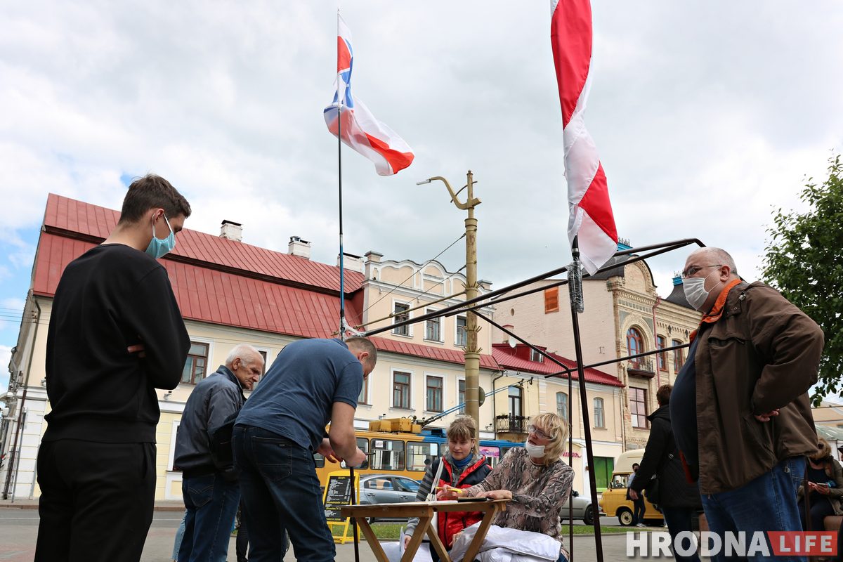 В Гродно сотни людей пришли на пикеты противников Лукашенко