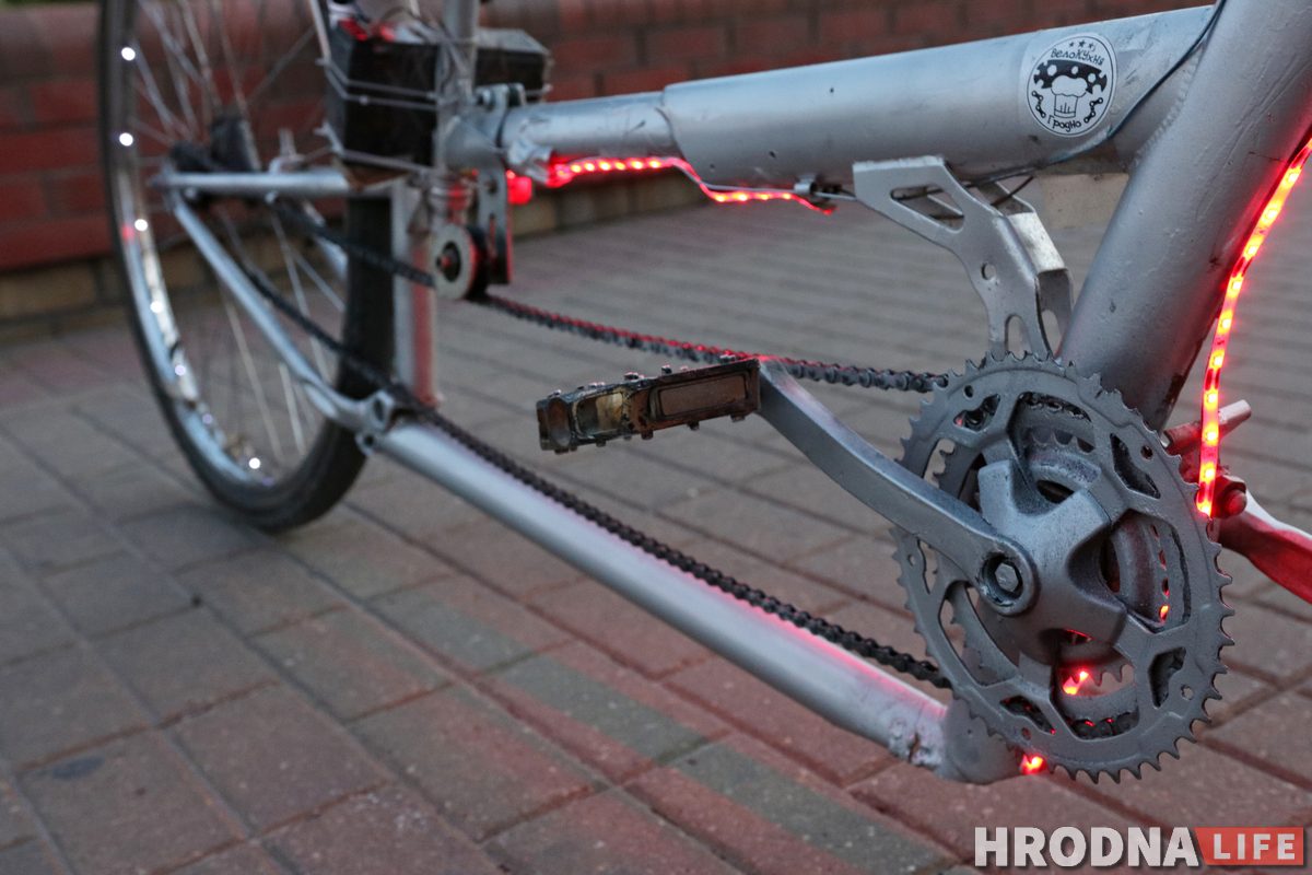 У "Ваўчку" мінімум укладанняў: гродзенец зрабіў круты ровар з кардона і святлодыёдаў