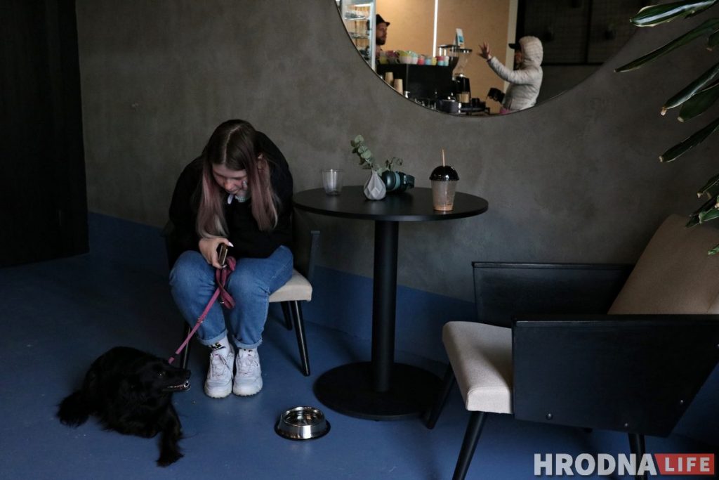 На Щорса открылась кофейня, куда можно приходить с животными