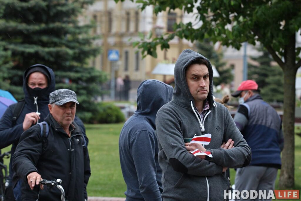 Гродненцы приходят подписаться за Тихановскую, несмотря на задержания