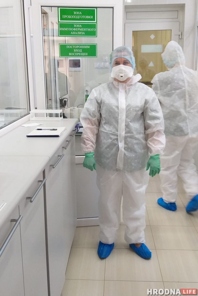 «Хутчэй заразішся ў краме, чым у лабараторыі». Як робяць тэсты на COVID-19 у Гродзенскім аграрным універсітэце