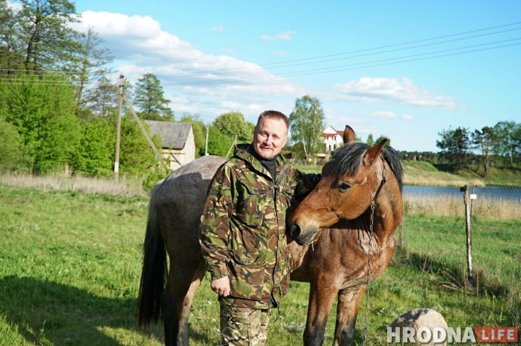 Словил хайп и стал фермером. Программист из Гродно закапывает гречку в землю и выращивает ягоды годжи