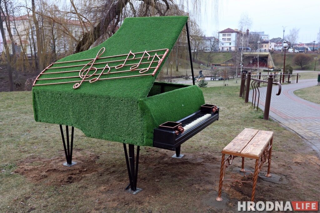 Рояль из парка Жилибера снова в городе. Смотрите, где он сейчас